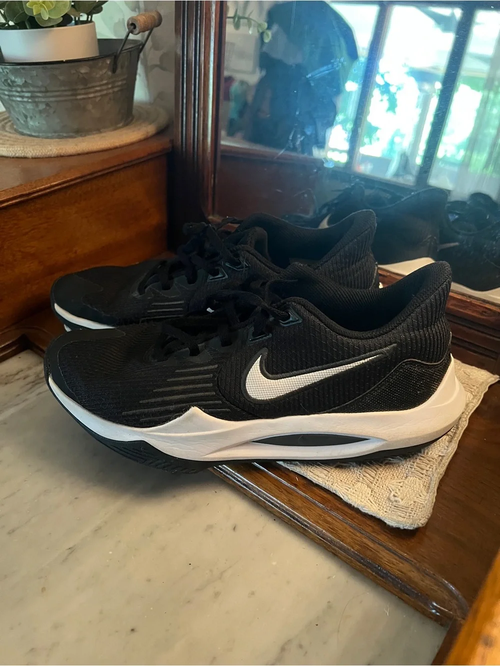 NIKE Classic Precision 5 Low Top Basketball Sneakers Black White Men's Size 8.5